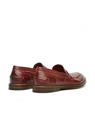 Vintage-style moccasins in calfskin with raised stitching and penny bar on the front - view 3